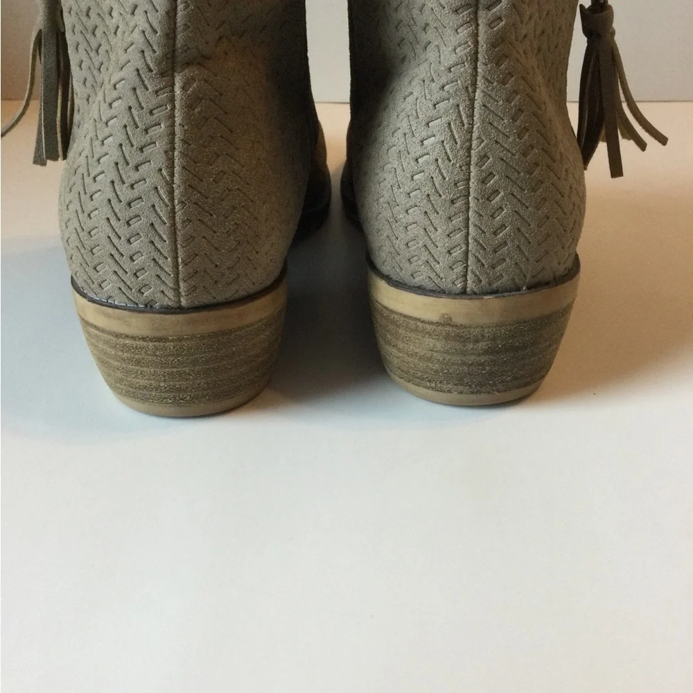 Roxy Light Brown Suede Chic Ankle Bootie Boots with Zipper Tassel Size 7